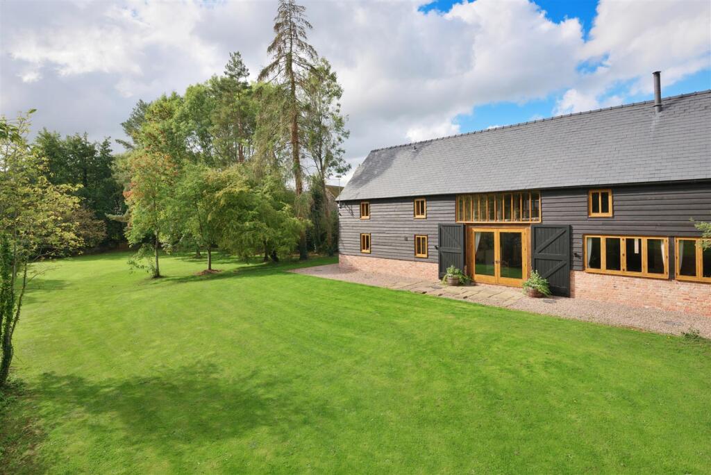 Old Court Barn Brobury (25).jpg