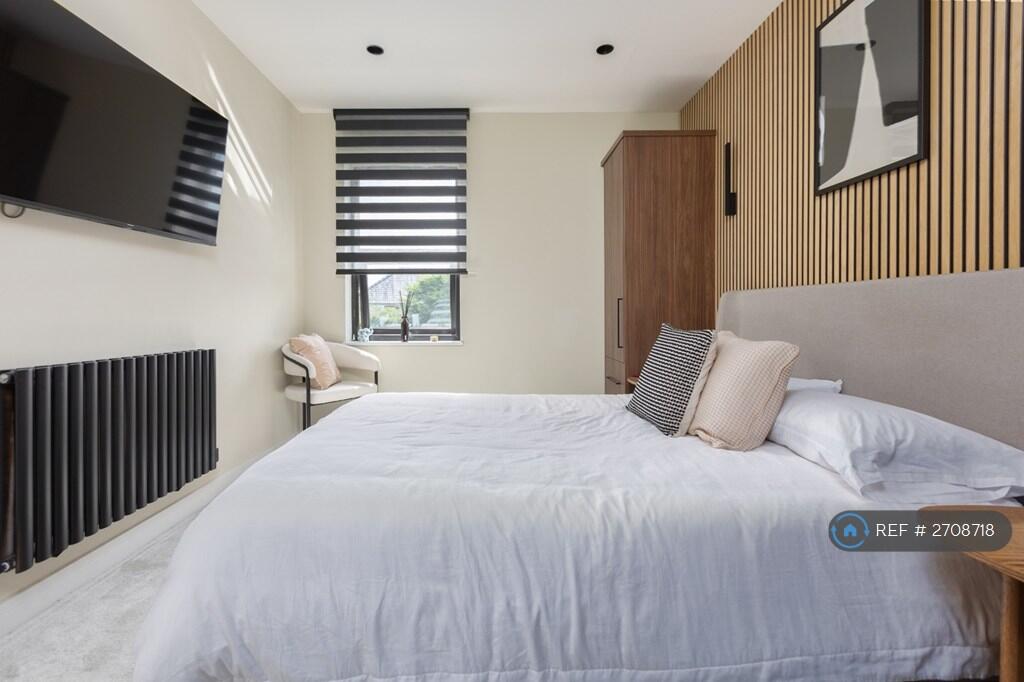 First Floor Rear Bedroom