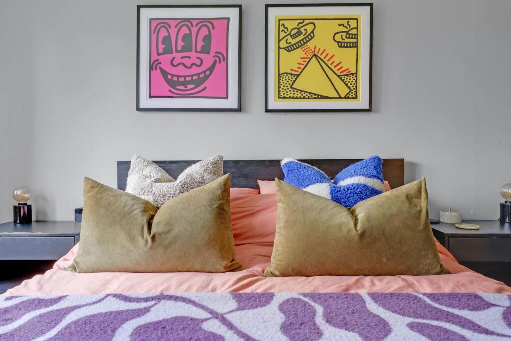 03-1992JHPropWpen - 2 Capel Court - 7-medium.jpg