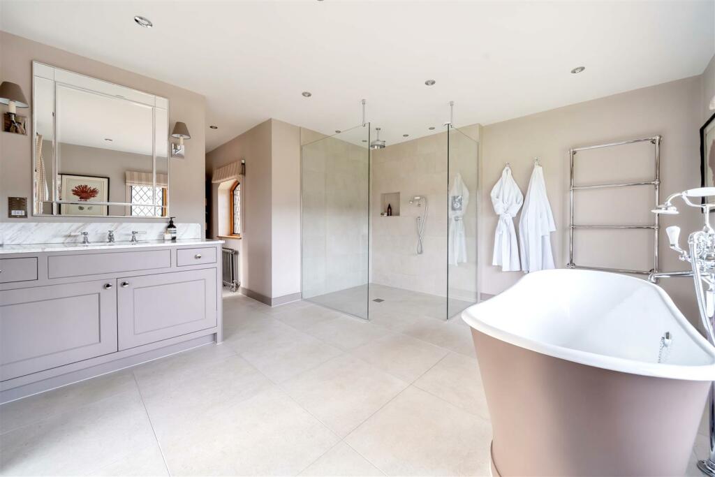Master Bathroom.jpg