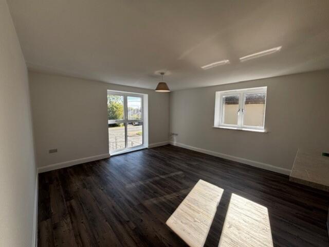 OPEN PLAN LOUNGE DINER