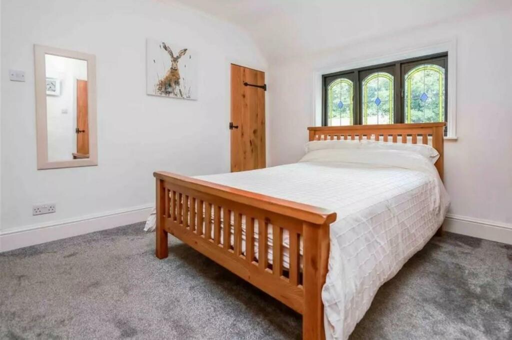 bedroom 4.jpg