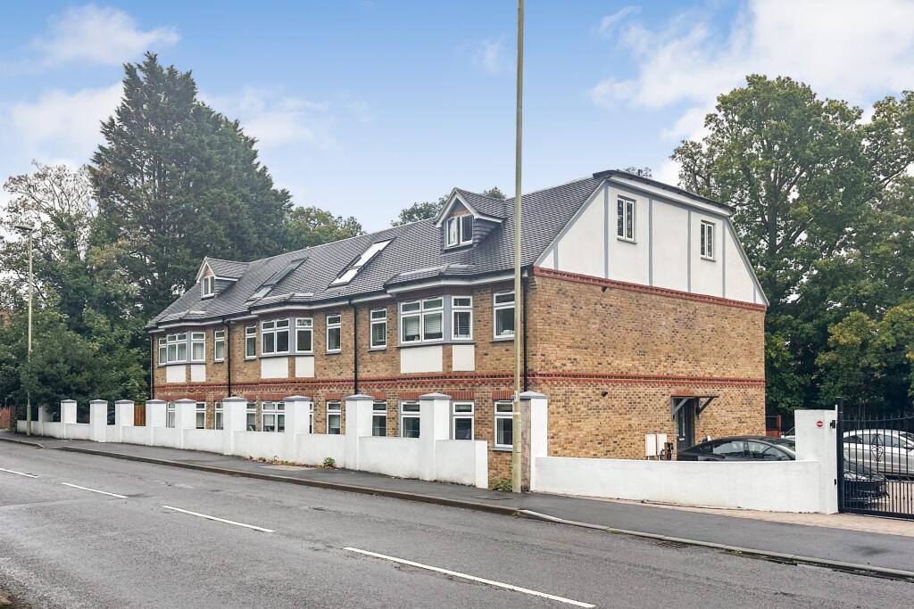 16 Fairway Heights, Minley Road, Fleet, Hants, GU51 2RB