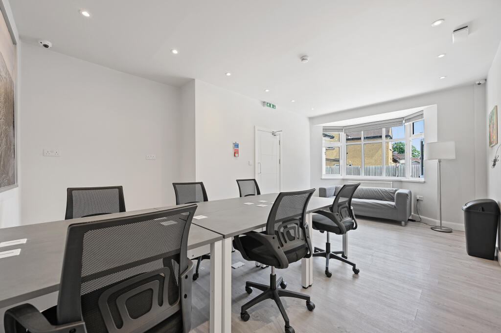 CS - 144 Hagden Lane -  Common RoomA3 (1).JPG