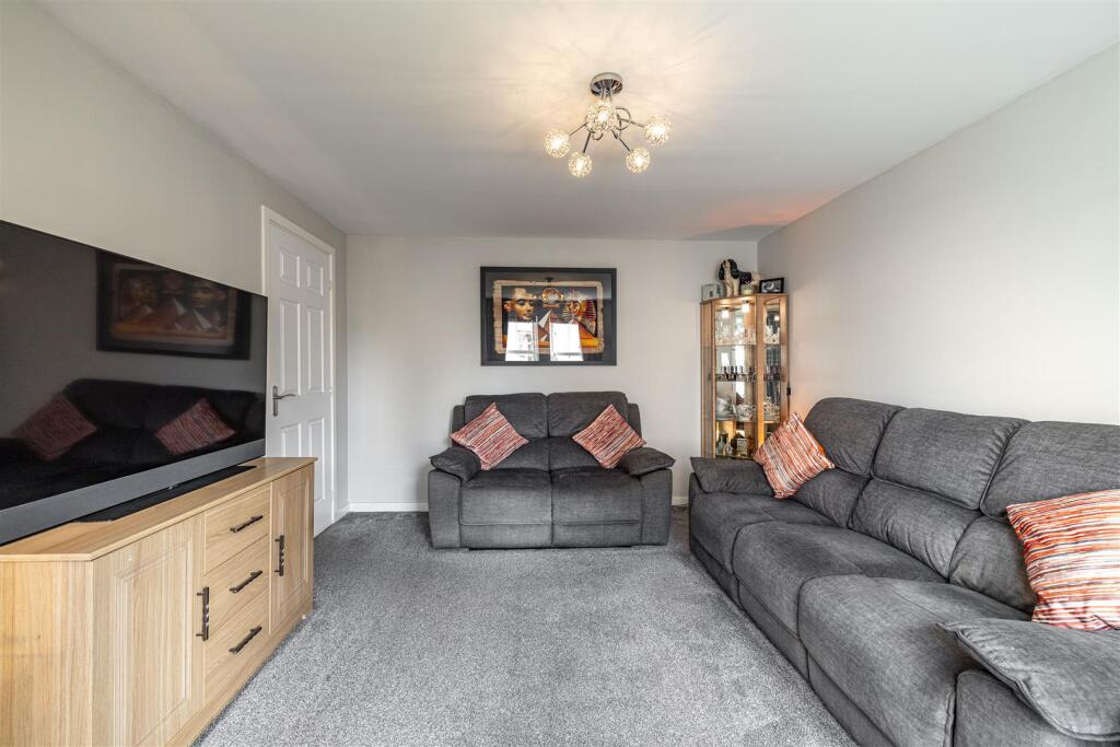 8 Knoll Park Avenue Galashiels 17.JPG