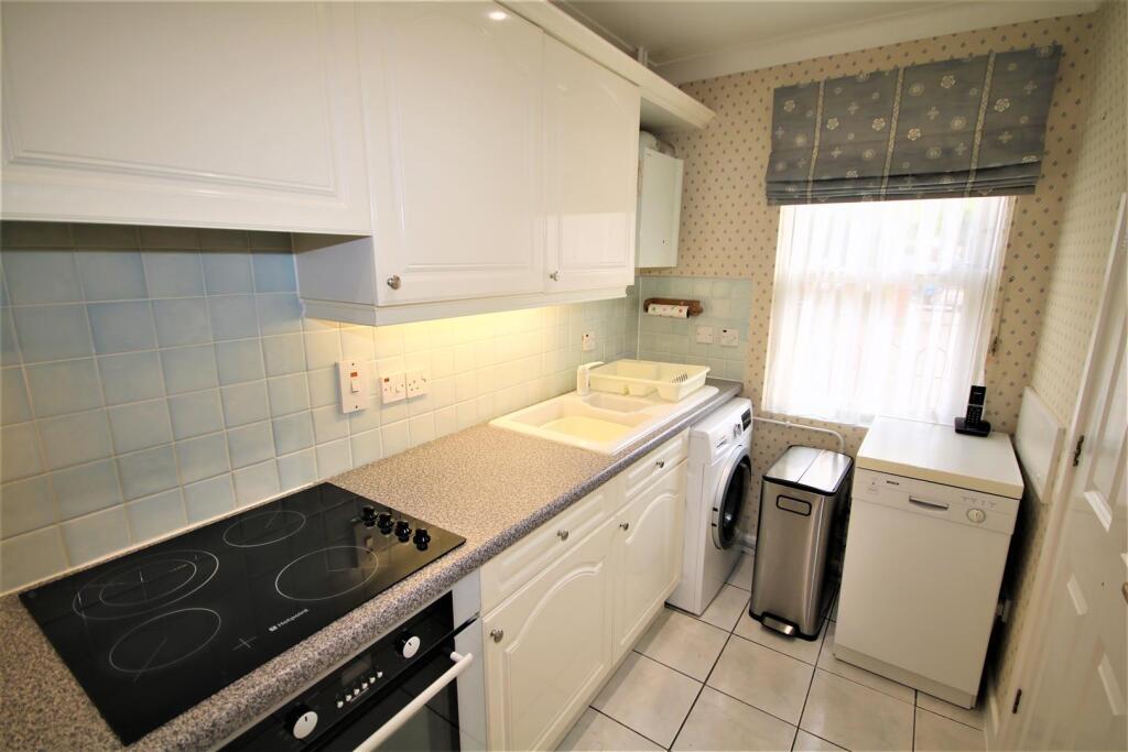 Kitchen 2.JPG