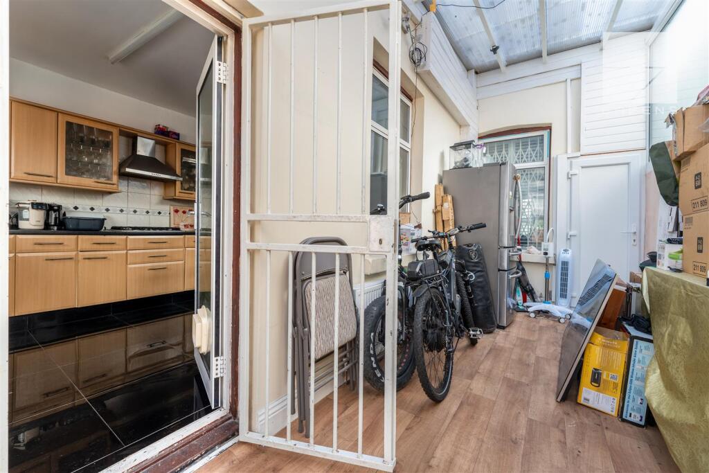 26 Leasownes Road_0013.jpg