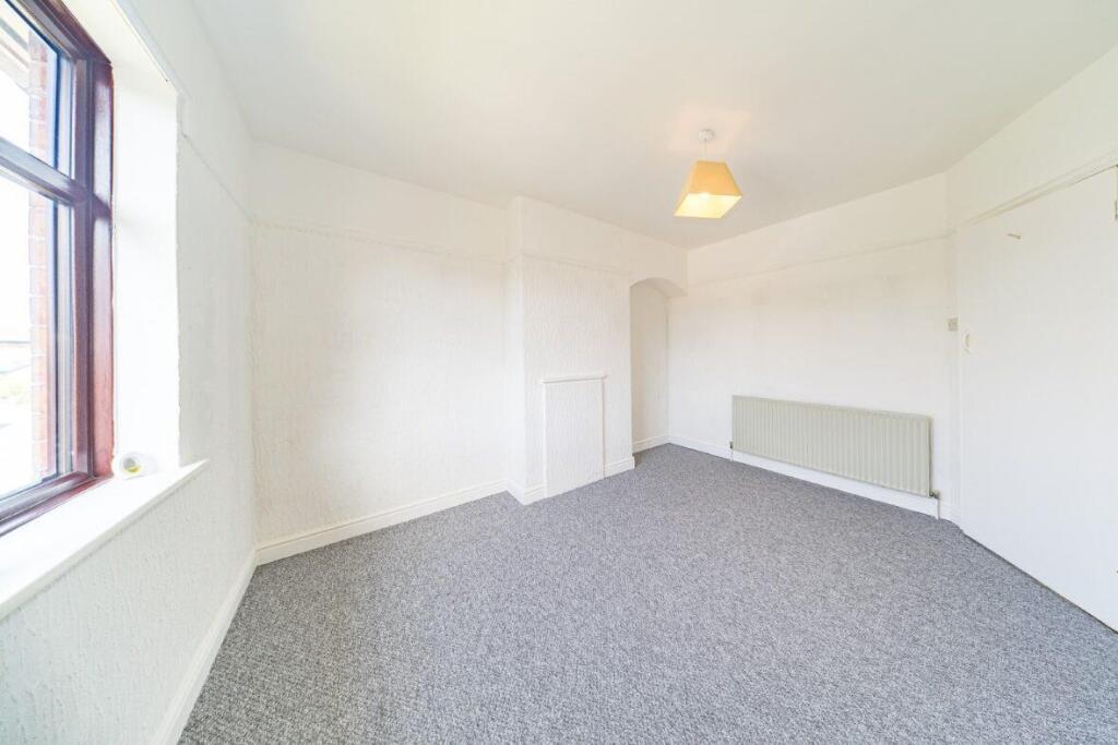 39 Sundale Ave bedroom 1 2.jpg