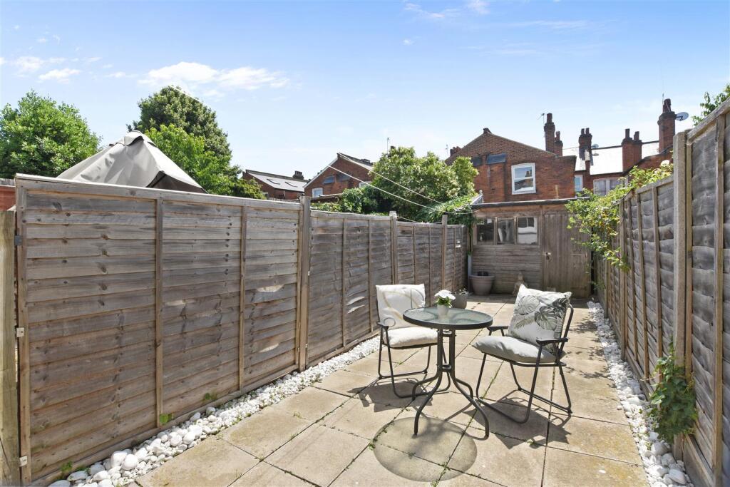 08-c001GCWT - 27 Furness Road - Garden -Original (