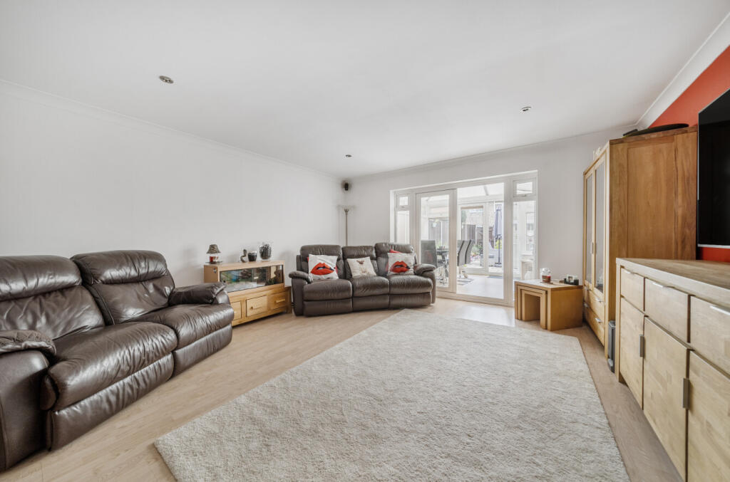 1328860-6-687f82e...