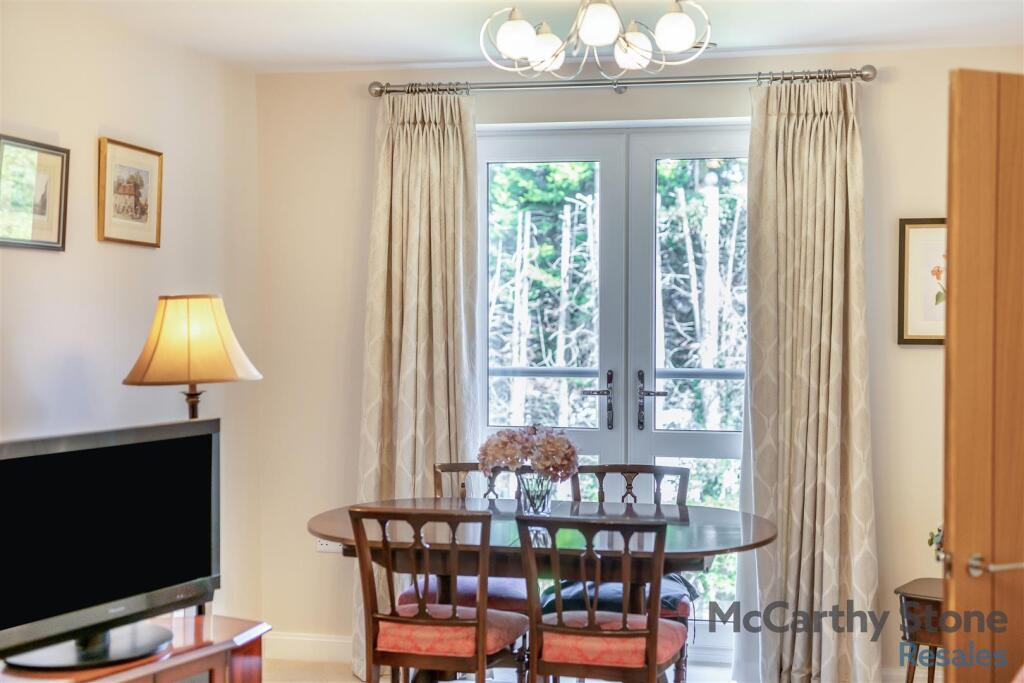 8649139-interior06.jpg