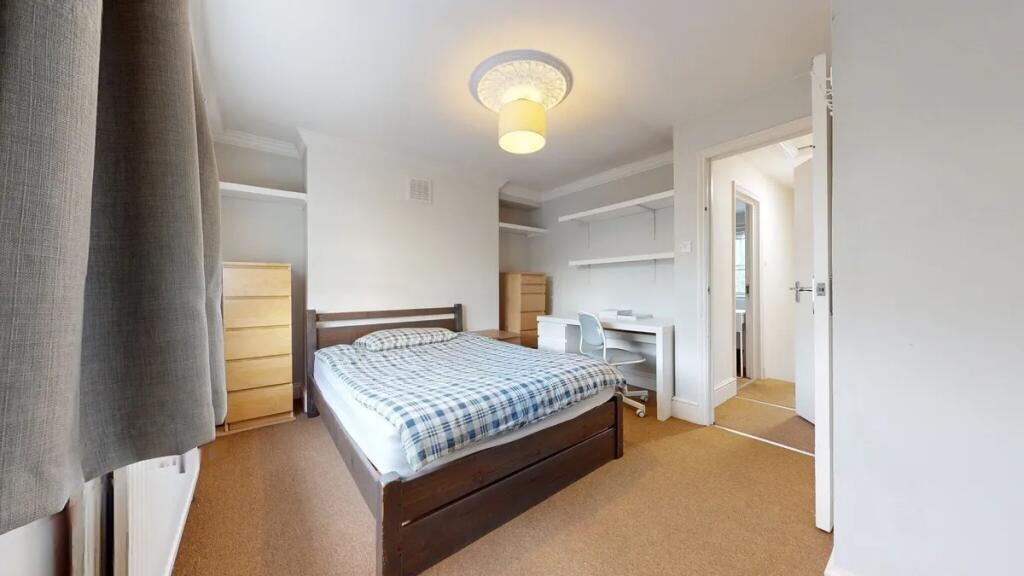 A cozy double bedroom featuring a comfortable d...