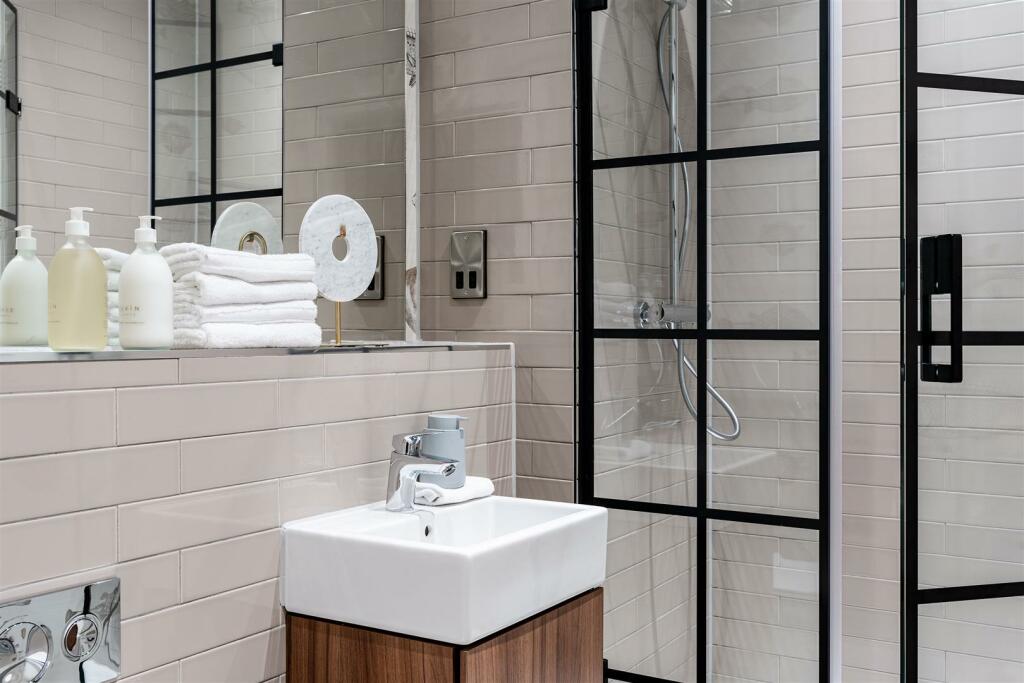 Priory House Showhome - by Ralph Media Group 09294