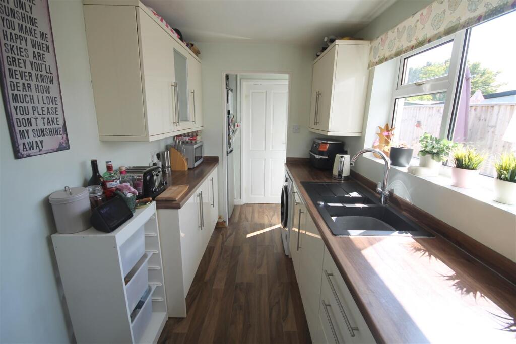 NV Kitchen ii.JPG