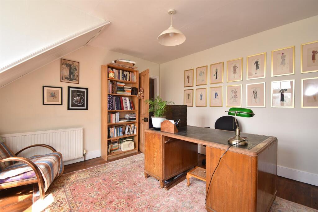 Bedroom/study