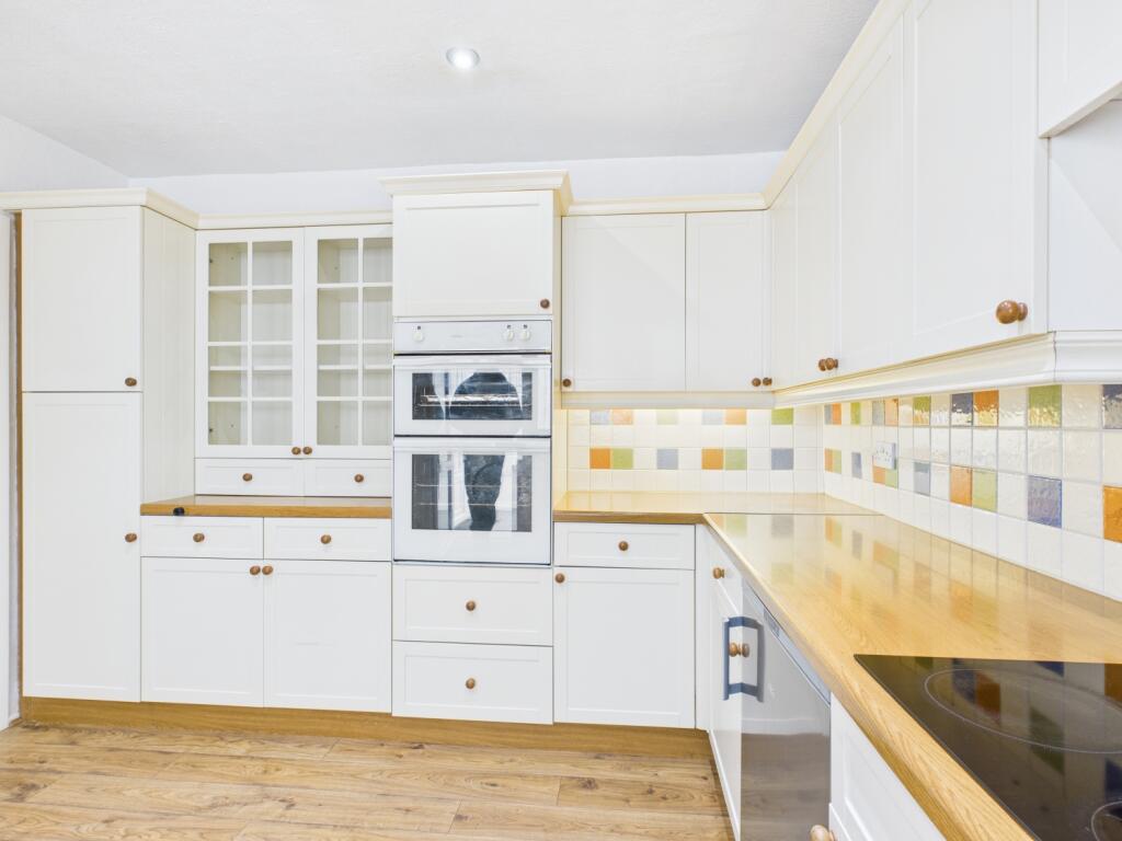 CAM03729G0-PR0140-STILL003