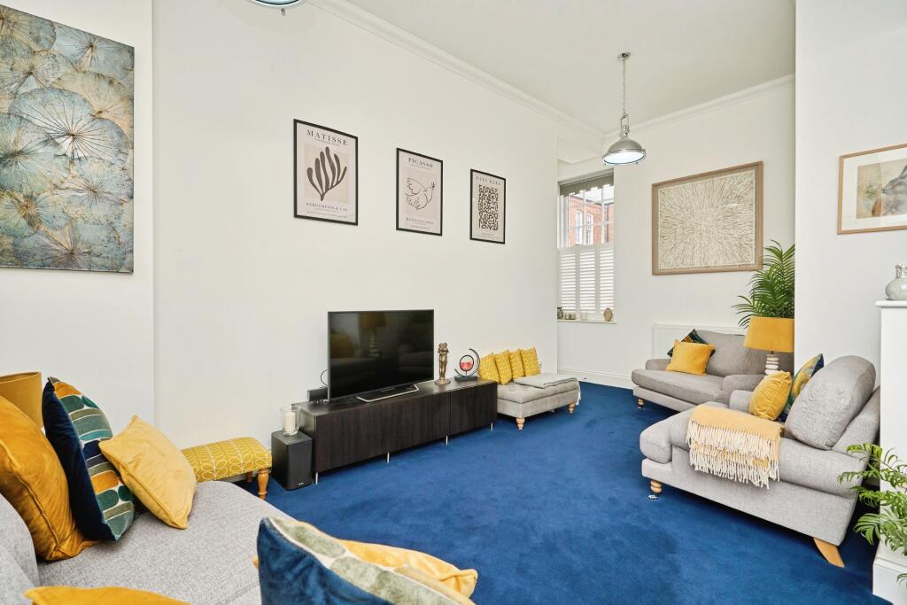 Lounge / Kitchen
