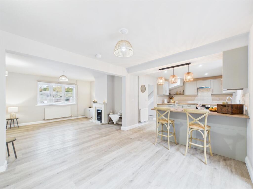 Kitchen/Dining/Lounge