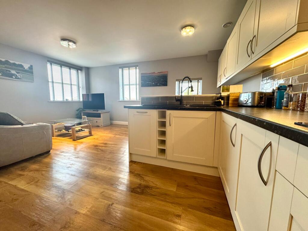 Kitchen / Living Room 4