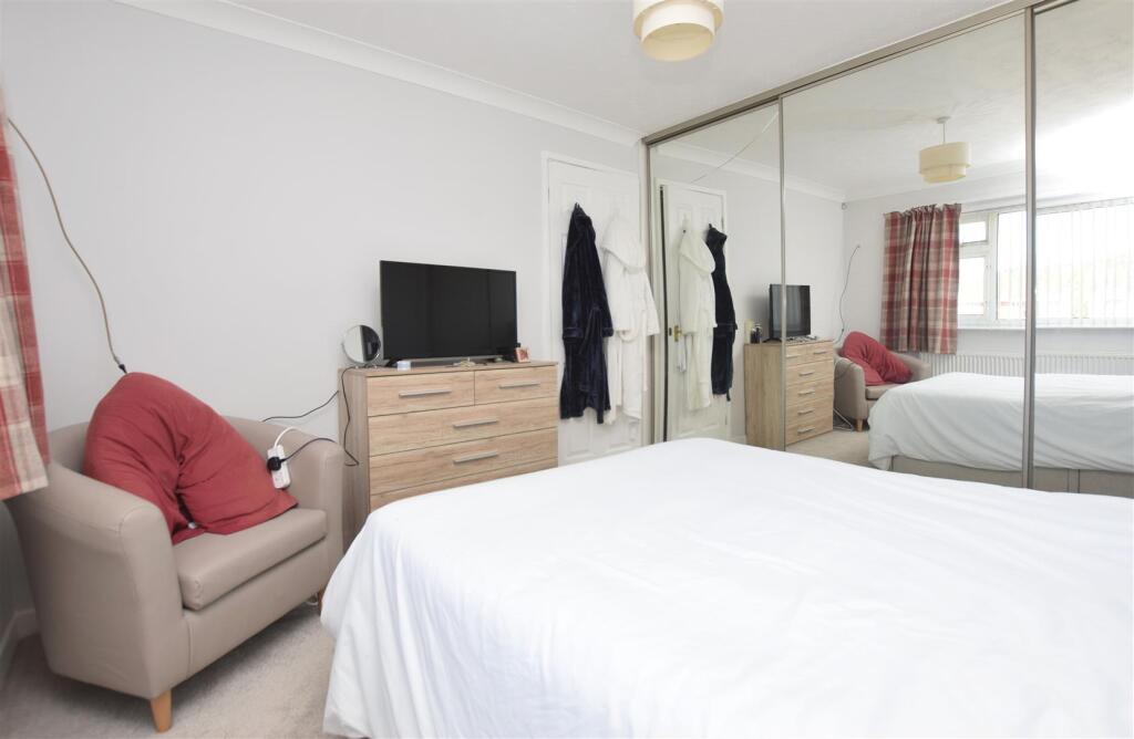 Bedroom 1 V3.JPG