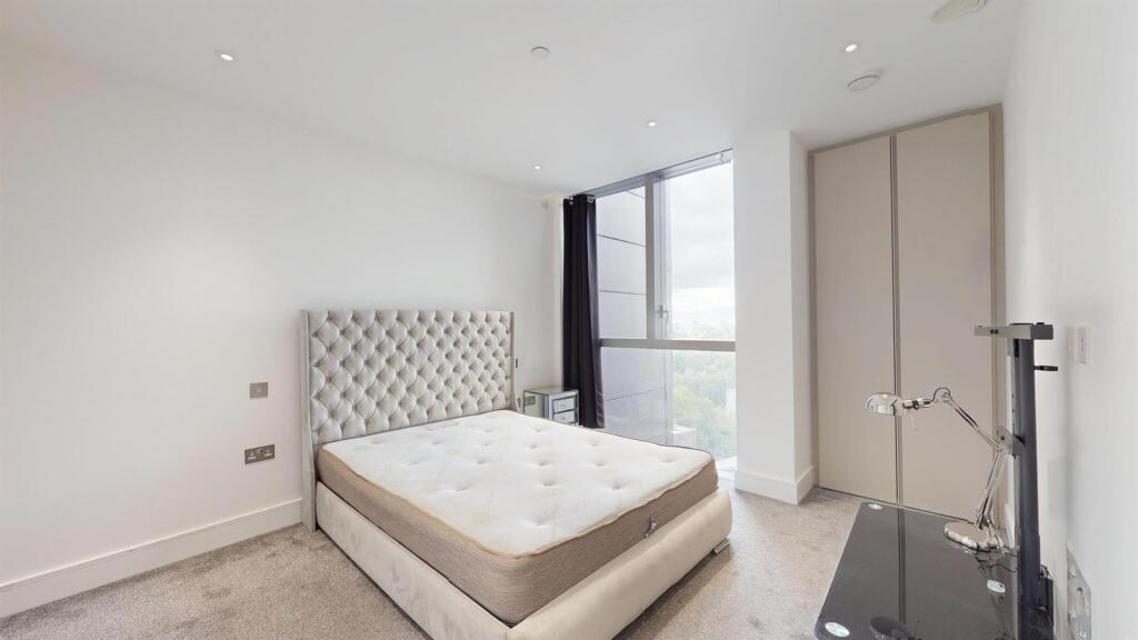 Two Bedroom apartment to rent by Barrain London