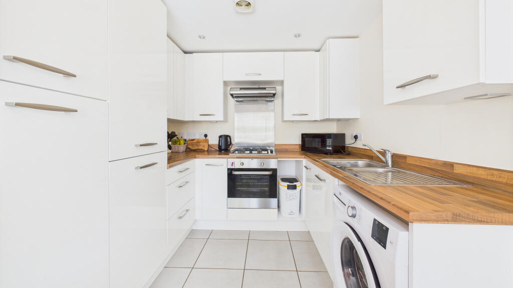 CAM04968G0-PR0056-STILL010