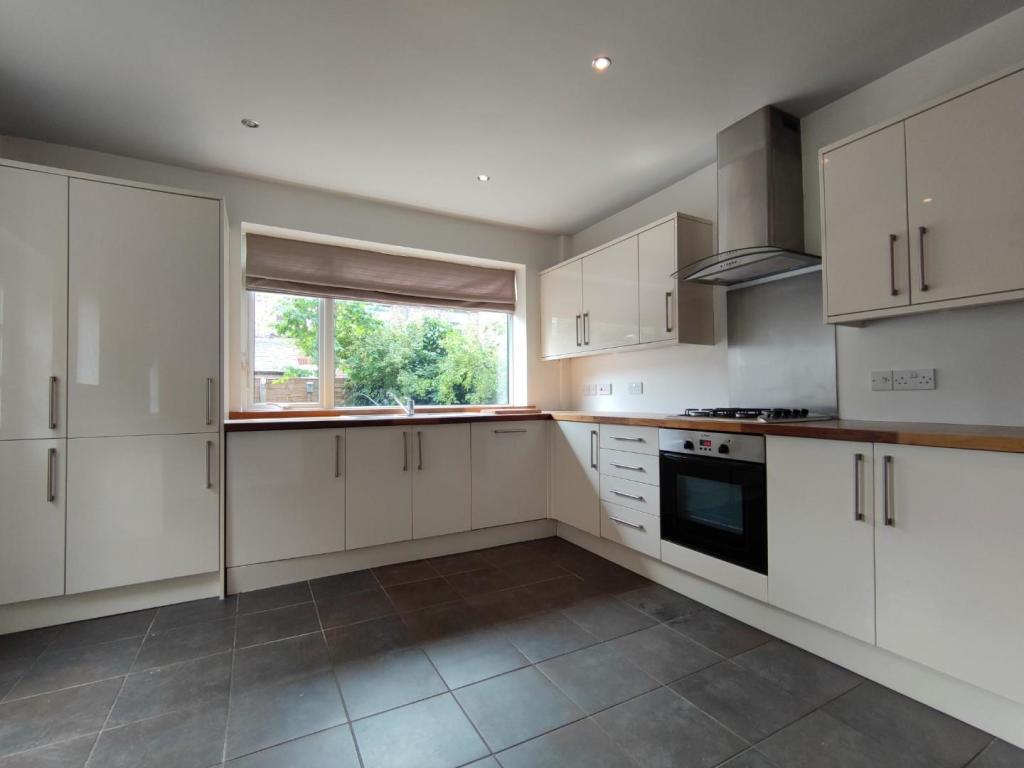 Kitchen Area 3