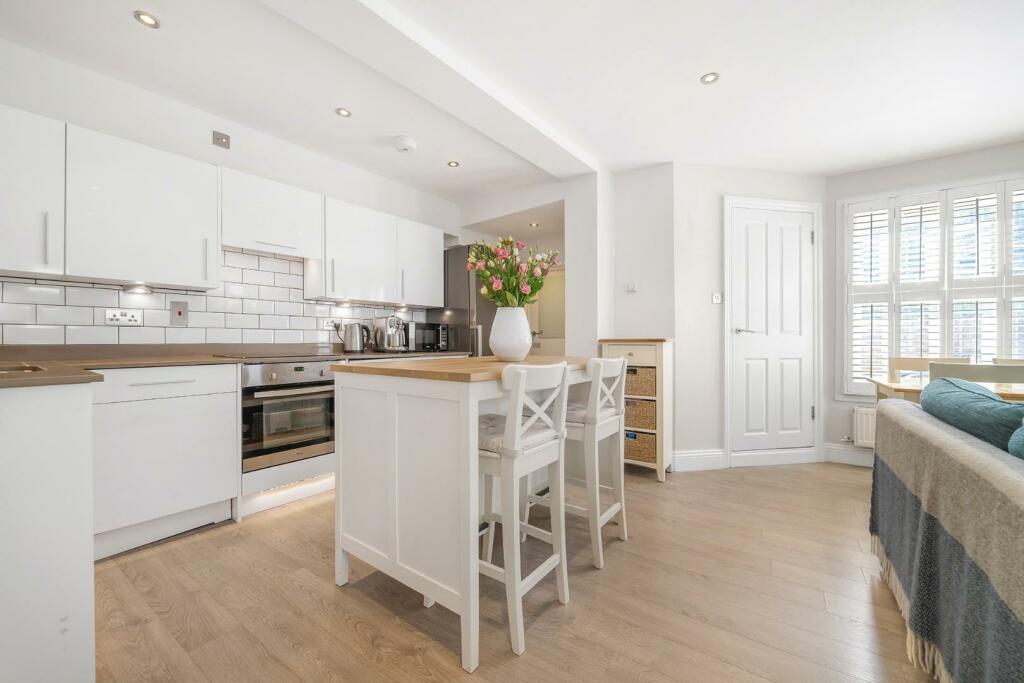 Kitchen (3).jpg