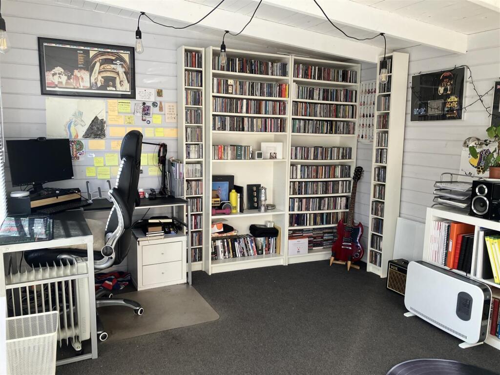 11 Lawndale Office 2.jpg