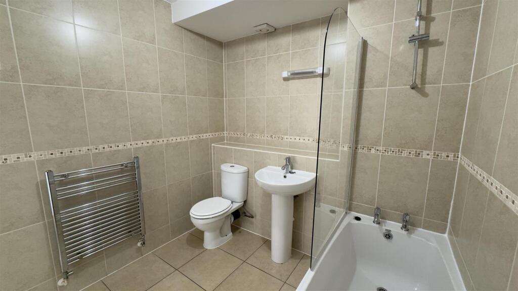 Bathroom 2.jpg