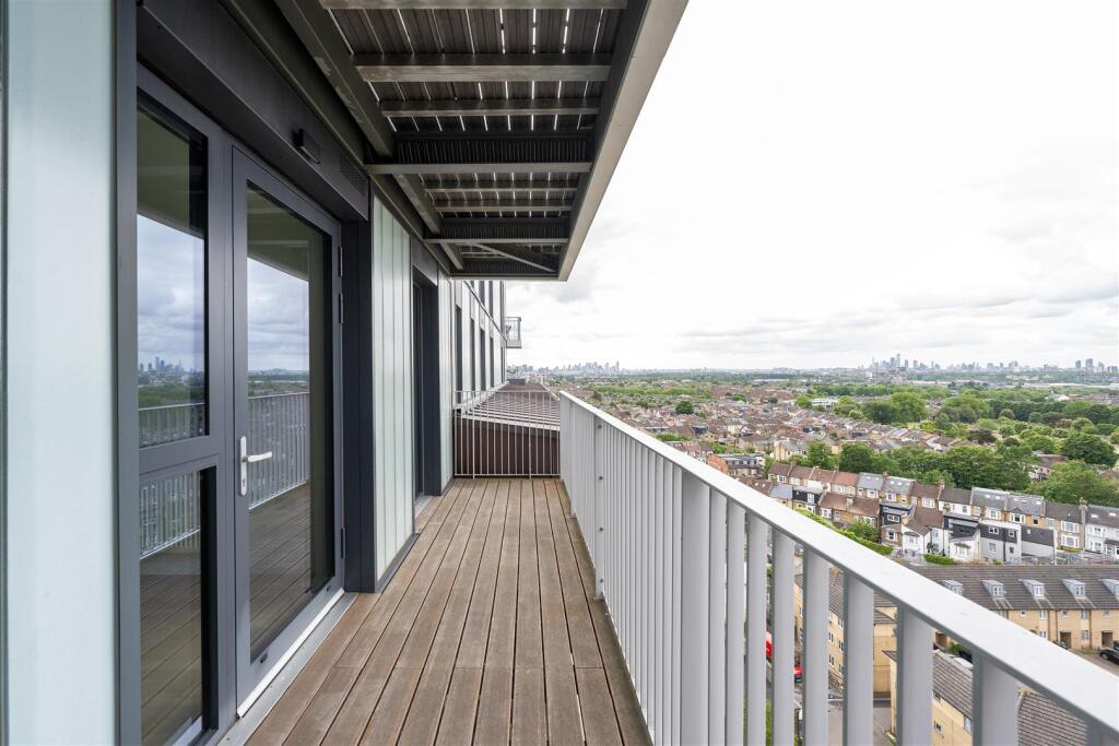 Station Approach, E17