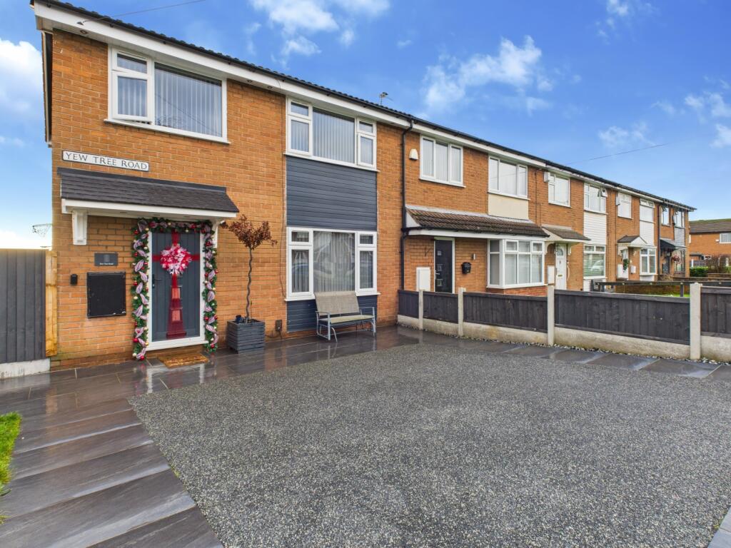 CAM03729G0-PR0198-STILL024