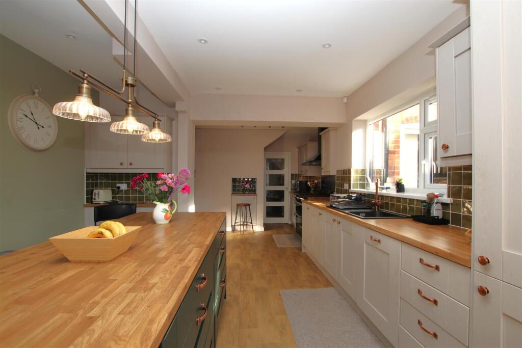 Kitchen - b.JPG