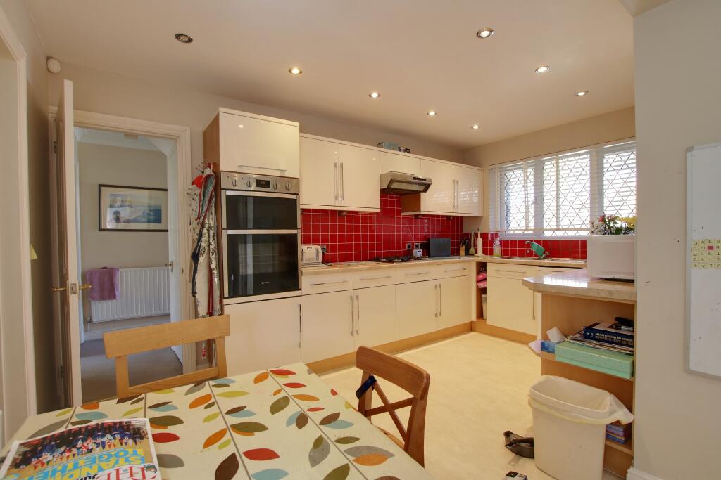 KITCHEN BREAKFAST ROOM