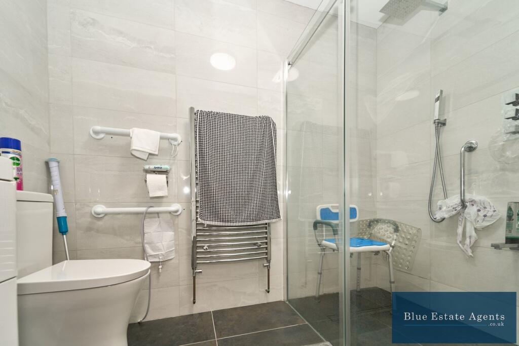 Ground Floor En-Suite Shower Suite