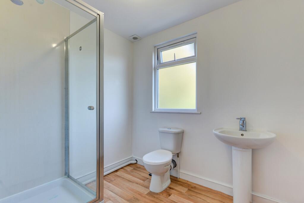 6 Nyetimber Hill Bathroom 1