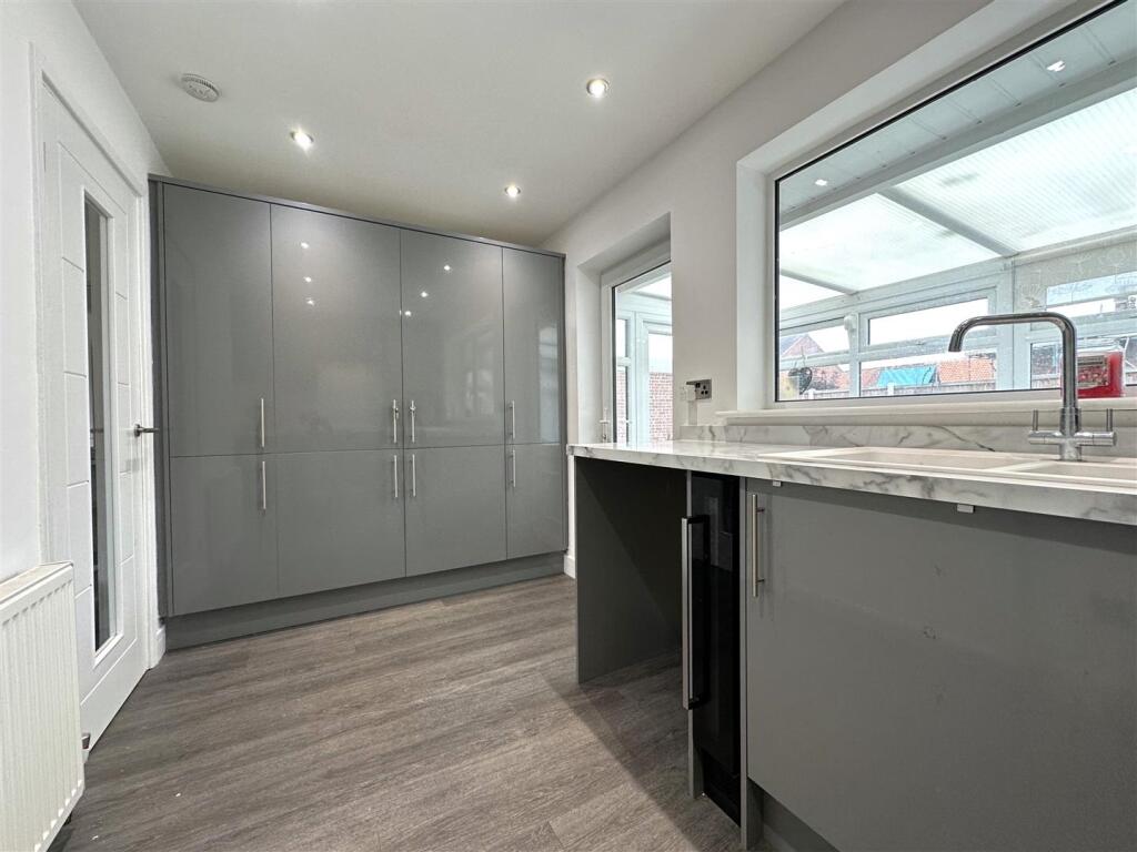 Contemporary Kitchen 513