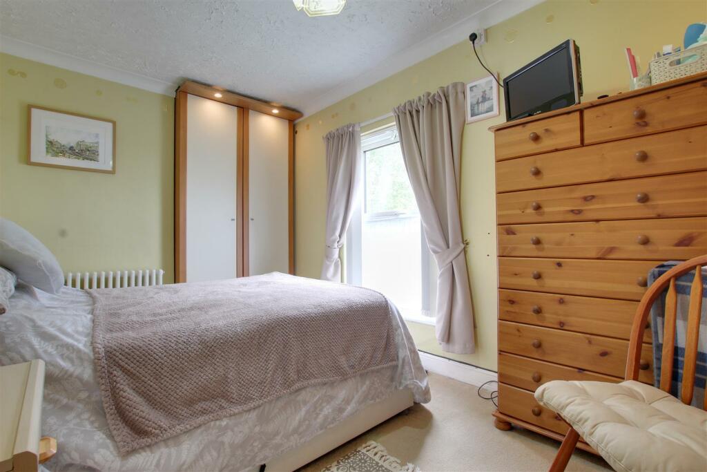 BEDROOM 1 (FRONT)