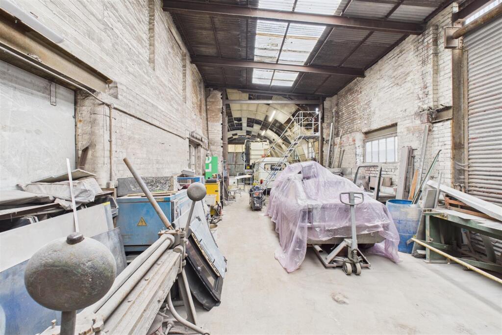 Hallen Motor Company, Collins Street, Avonmouth, B