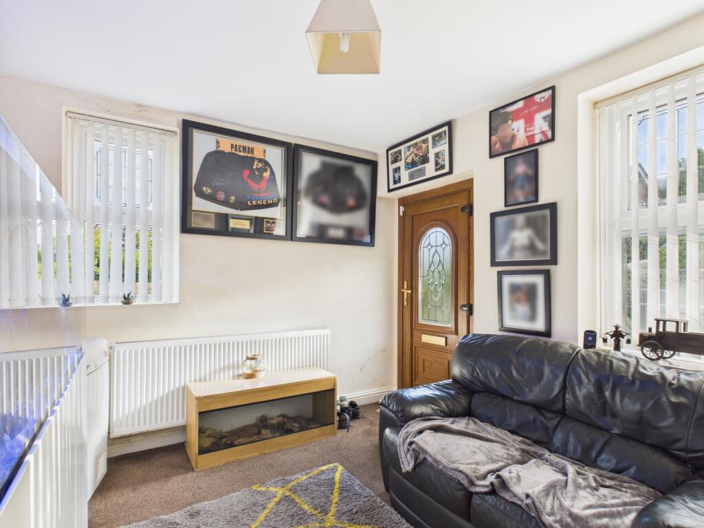 CAM03729G0-PR0137-STILL020