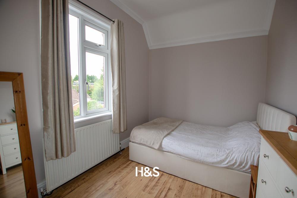 10 Hamlet Road - bed2.jpg