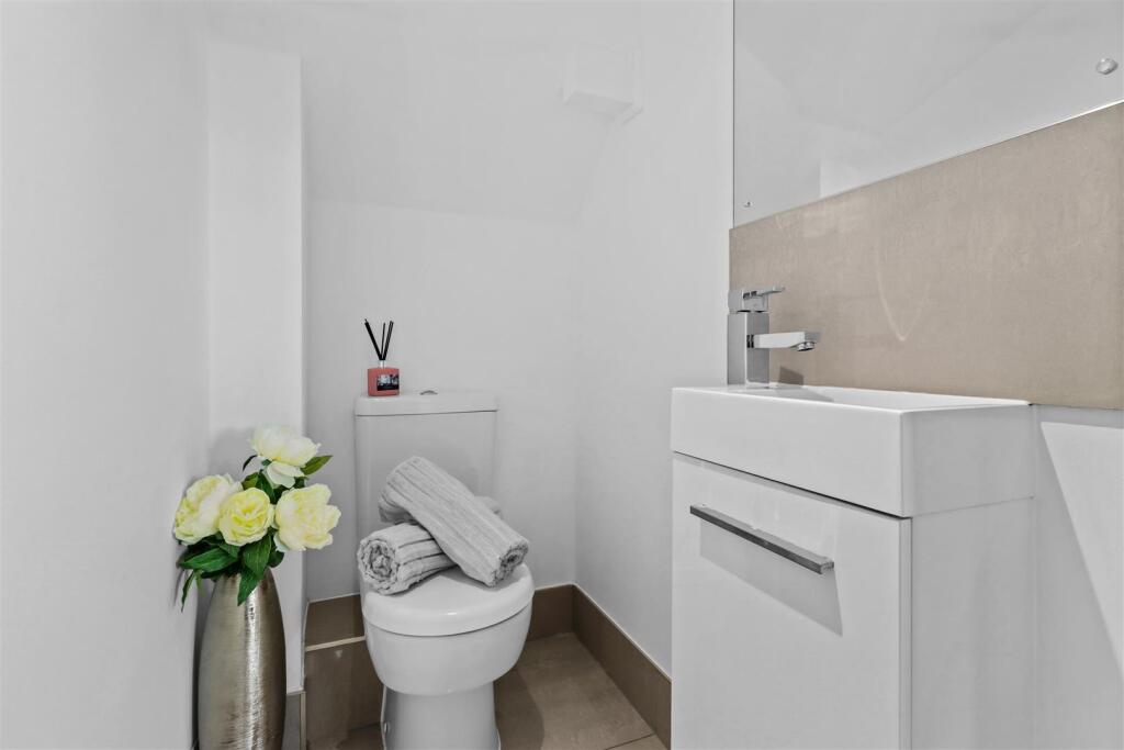 Cloakroom/WC