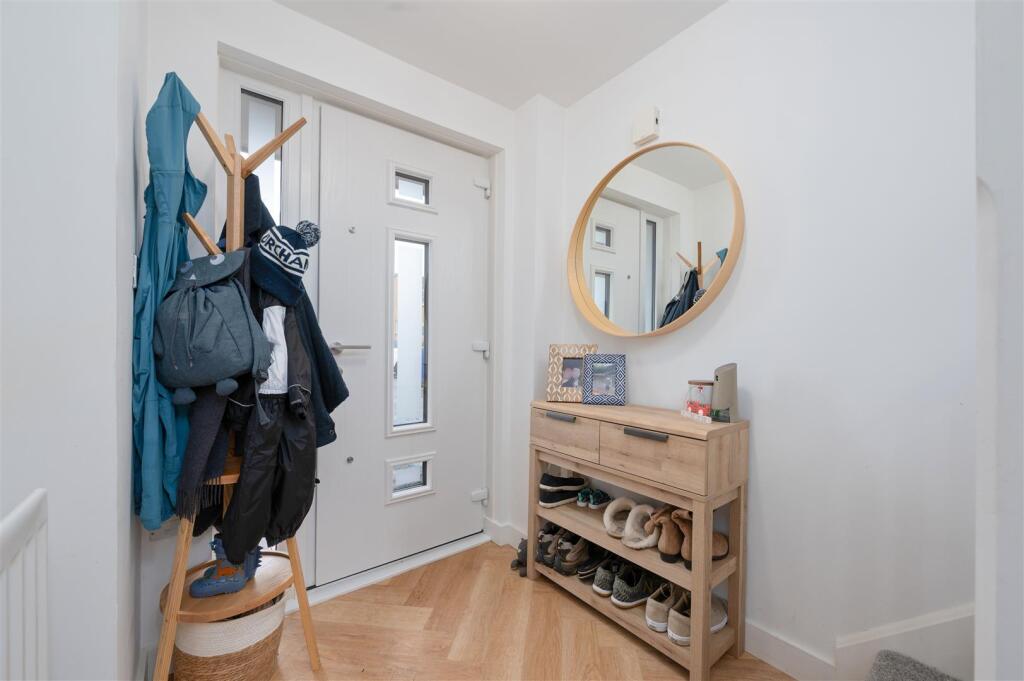 17KingsDrive005.JPG