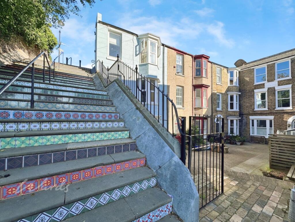 Kent steps use