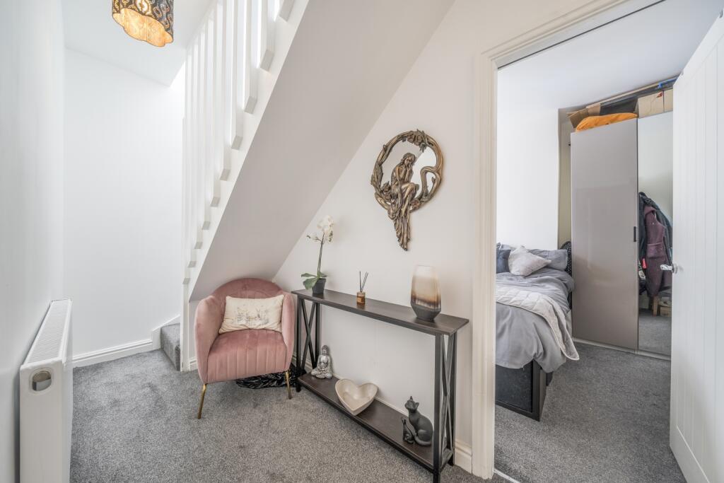 1329569-4-68834e230d3ca