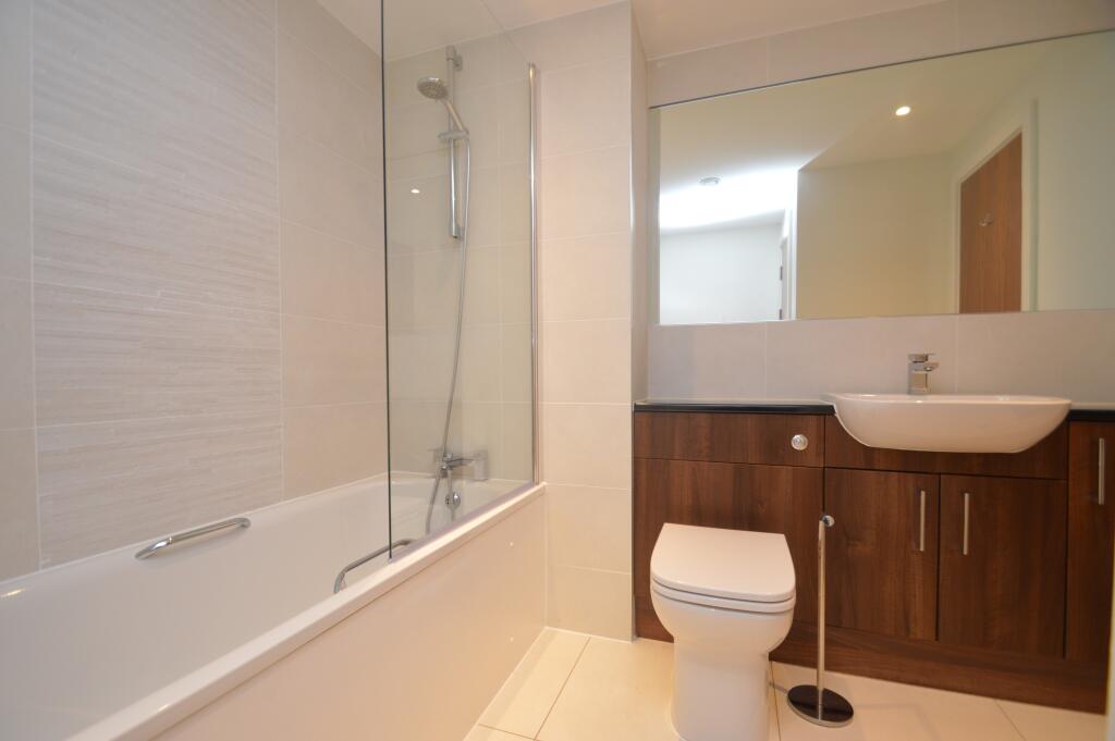 17 Zenith Bathroom.J