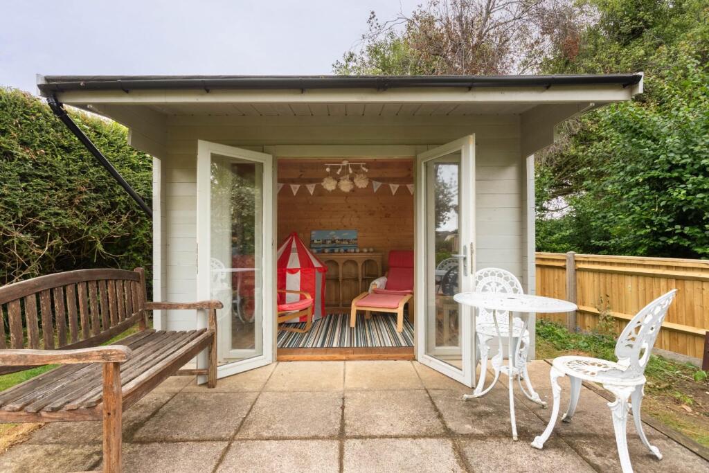 Greenways Crescent-8.jpg