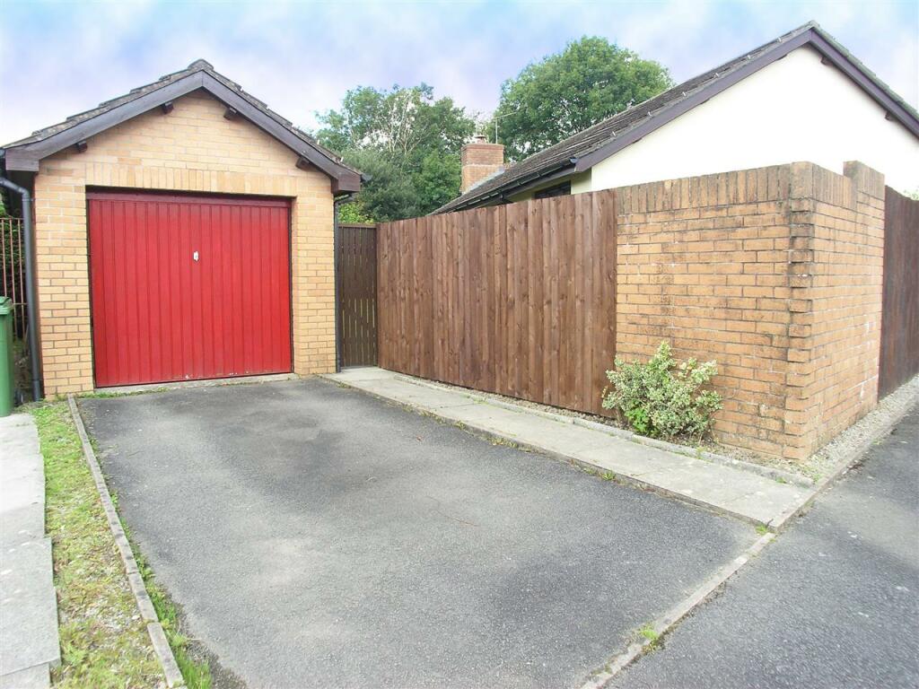 DETACHED GARAGE