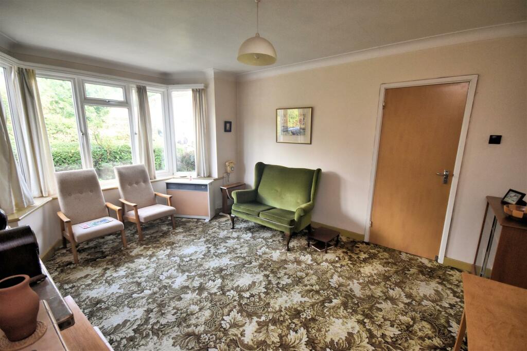 Sitting room 2.jpg