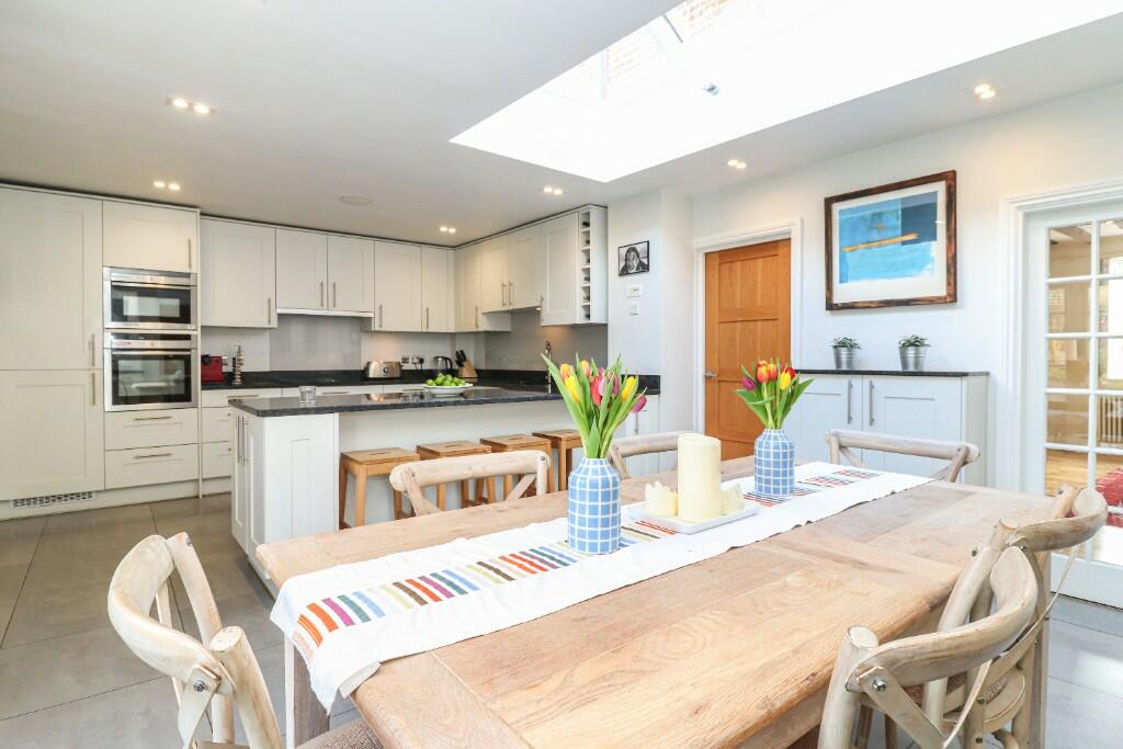 Kitchen/breakfast rm